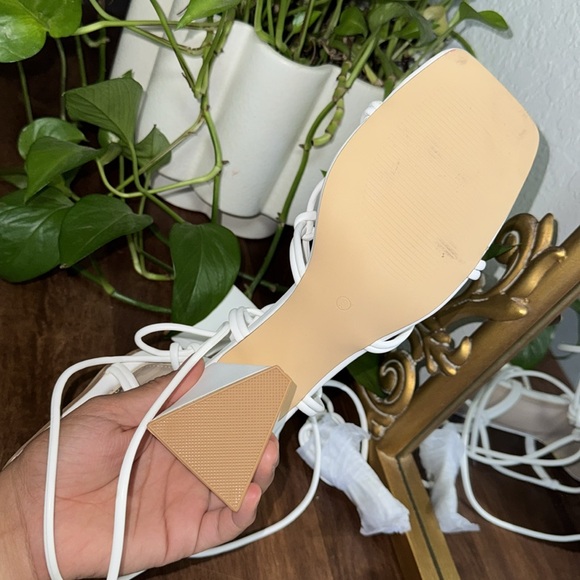 Amazon White Heels Elegant Strappy sandals - Picture 5 of 10